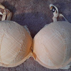 New Listing!! Brand New Victoria's Secret Push Up Bra -32DD